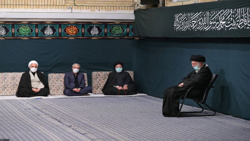 الإمام الخامنئي يحضر أول مجلس عزاء لمناسبة ذكرى استشهاد السيدة الزهراء