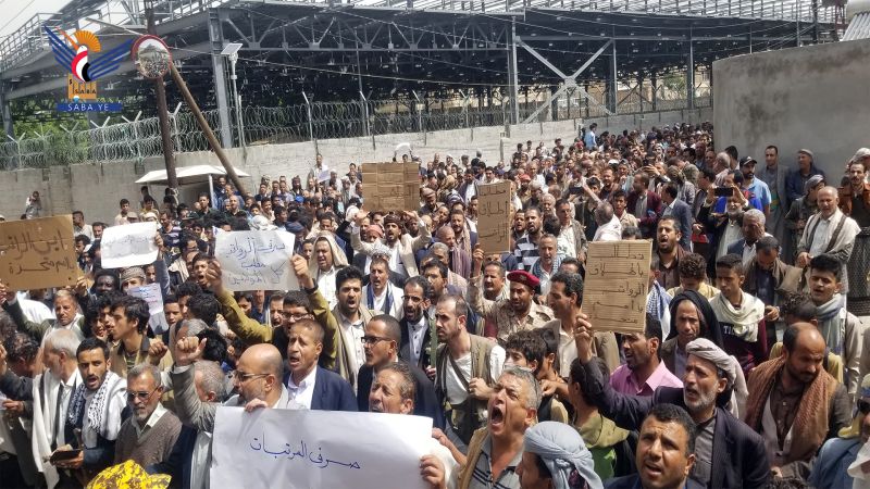 اليمن: موظفو القطاع العام 1.3 مليون ويحصلون على 30% فقط من الإيرادات