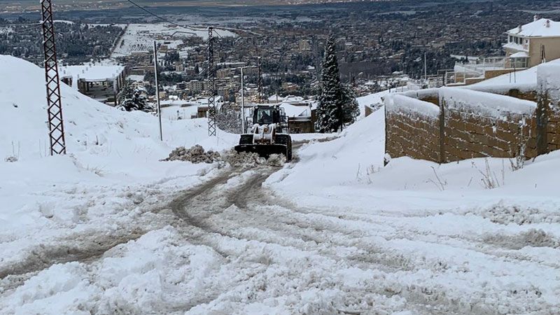 العاصفة "فرح" انحسرت وعمليات فتح الطرقات الجبلية بدأت