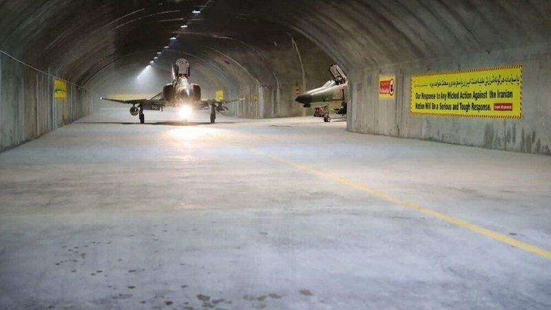 بالصور: الجيش الإيراني يكشف عن قاعدة جوية تحت الأرض