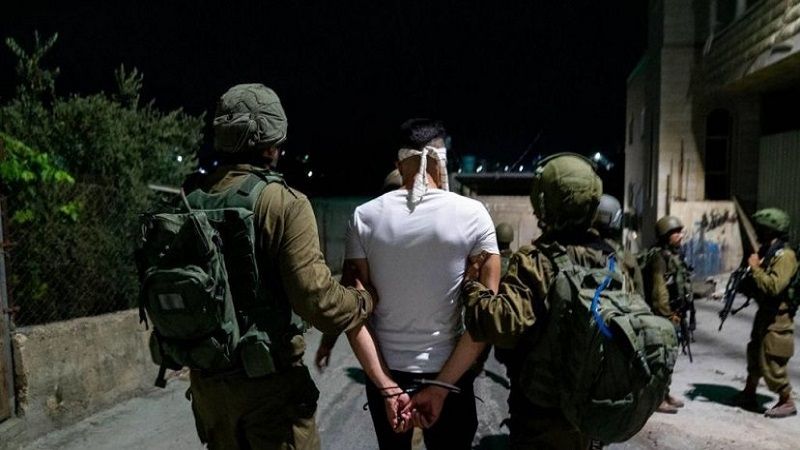 قوات الاحتلال تعتقل أكثر من 20 فلسطينيًا في حملة مداهمات واسعة بالضفة الغربية