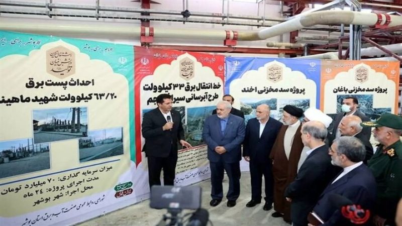الرئيس الإيراني يُدشّن 15 مشروعًا للماء والكهرباء 