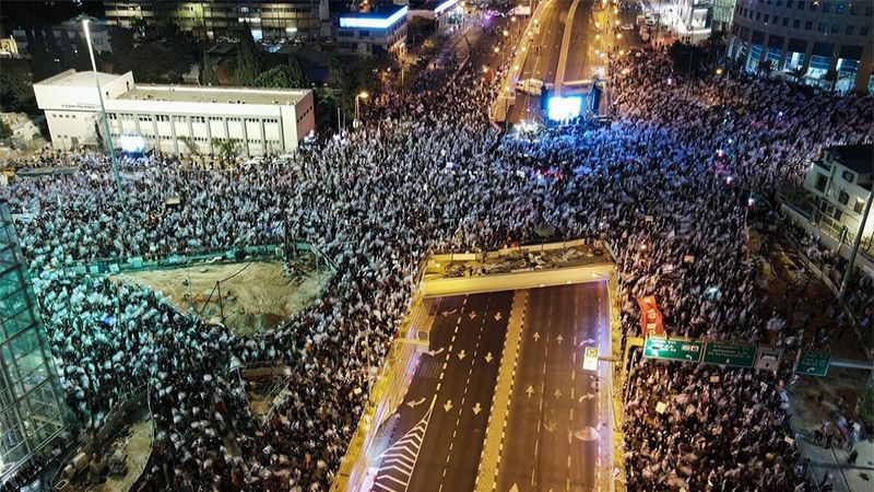 "حكومة مجرمة".. التظاهرات تتجدد بقوّة ضد حكومة نتنياهو 