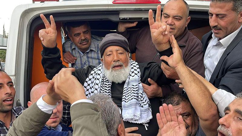 بعد 17 عامًا.. "شيخ الأسرى" فؤاد الشوبكي يعانق الحرية