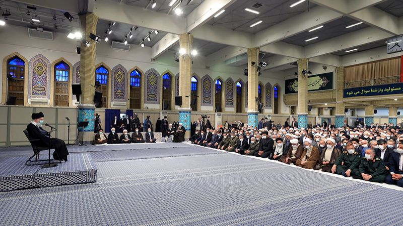 بالصور: لقاء رمضاني للمسؤولين الإيرانيين مع الإمام الخامنئي 