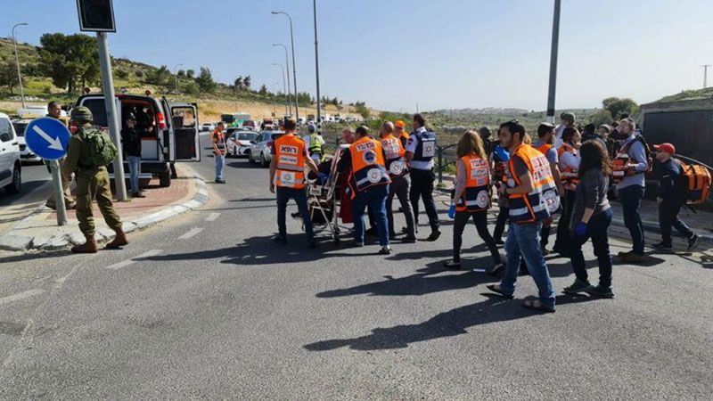 عملية طعن بطولية جنوب تل أبيب .. إصابة جنديين صهيونيين
