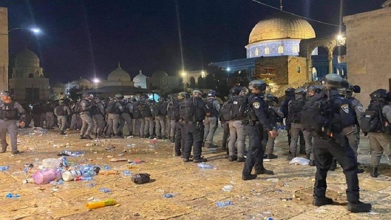 مرتدين "الزي الكهنوتي".. مستوطنون يواصلون اقتحام المسجد الأقصى المبارك