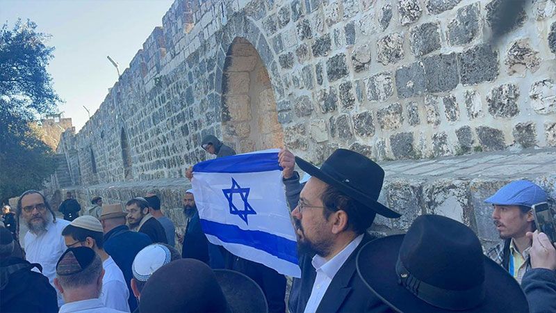 وسط حراسة مشدّدة من جيش الاحتلال..مجموعة كبيرة من المستوطنين تقتحم الأقصى