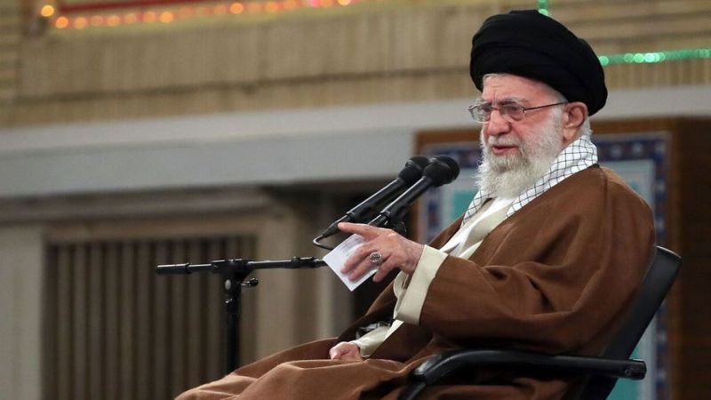 الإمام الخامنئي: لمكافحة "تنّين" الفساد ذي السبعة رؤوس