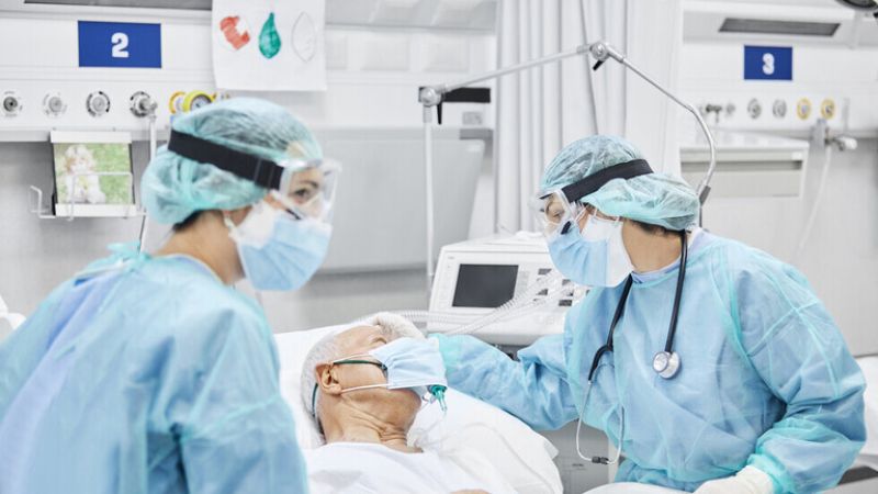 "كوفيد-19" لا يسبّب "عاصفة السيتوكين".. "الالتهاب الرئوي" السبب الرئيس لموت مرضى كورونا
