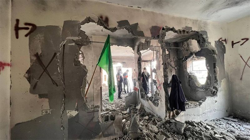 الاحتلال يفجّر منزل منفذ عملية "ديزنغوف" غرب رام الله