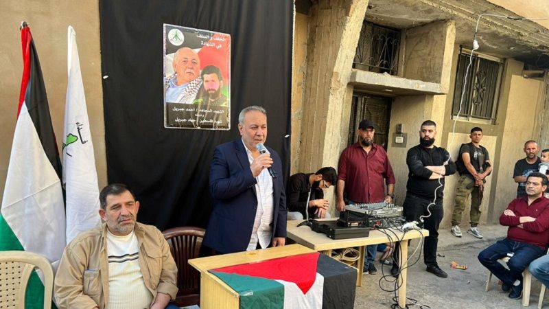 وفد من حزب الله يزور مخيم الجليل في بعلبك معزيًا بشهداء "الشعبية"