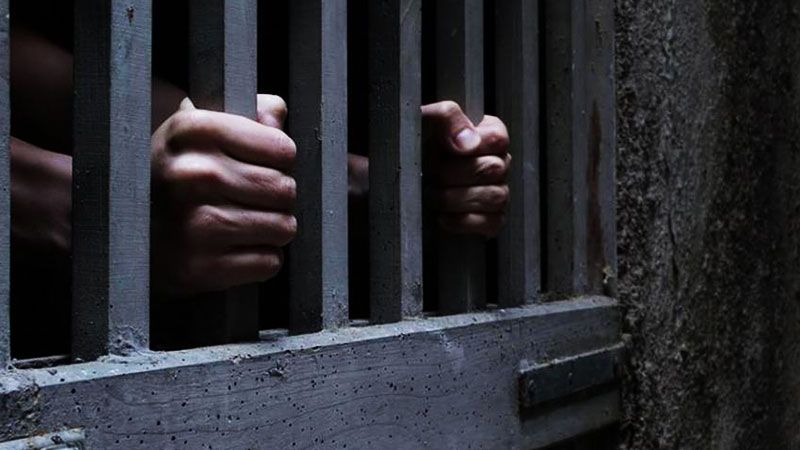 الاحتلال يُفاقم أوضاع الأسرى الأمنيين 