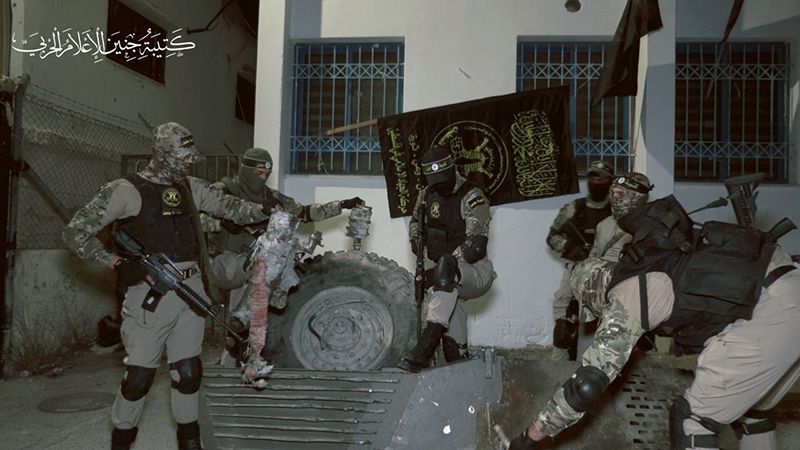 بالصور: بقايا حطام ناقلة الجند (النمر) التي فجّرتها سرايا "القدس"