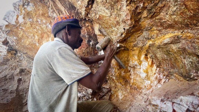 الخارجية الروسية: الشركات الغربية هرّبت ثلثي ذهب السودان