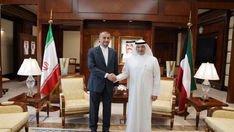 وزير الخارجية الكويتي مستقبلًا نظيره الايراني: نرحب بتوسيع علاقات إيران مع دول الخليج 
