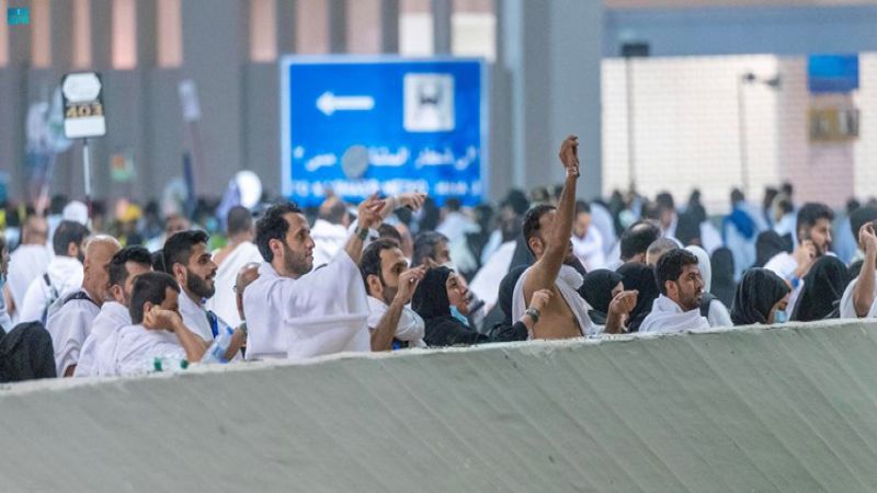 ضيوف الرحمان يرمون جمرة "العقبة الكبرى"