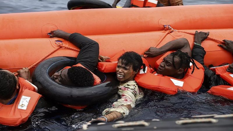  أبحروا على متن 3 قوارب.. فقدان 300 شخص غادروا من السنغال إلى إسبانيا