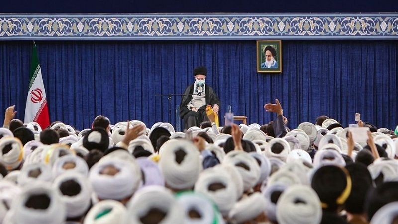 الإمام الخامنئي: أولئك الذين استعمروا شعوبًا لا يمكنهم أن يُطلقوا على أنفسهم ليبراليين