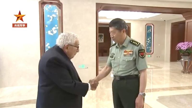 وزير الدفاع الصيني لكيسنجر: أميركيون وراء تدهور العلاقات الثنائية 
