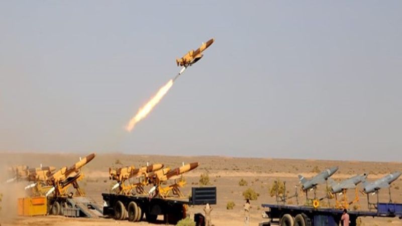 مناورة "فدائيي الولاية" الجوية.. مسيّرة "كرار" الإيرانية تدمر أهدافها بنجاح