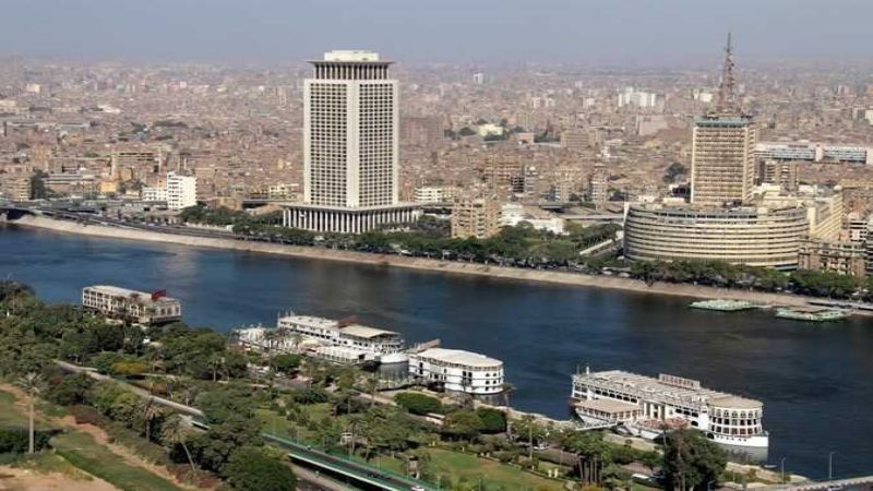 بسبب خطورة الطقس في آب.. الحكومة المصرية تسمح بالعمل "أون لاين"