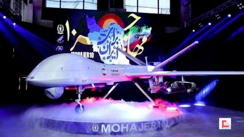 القوات الإيرانية تزيح الستار عن "مهاجر 10"