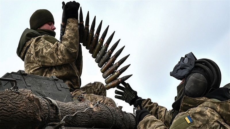 هكذا استدرجت الولايات المتحدة الأوروبيين إلى "سباق هدّام" لتوريد الأسلحة إلى كييف
