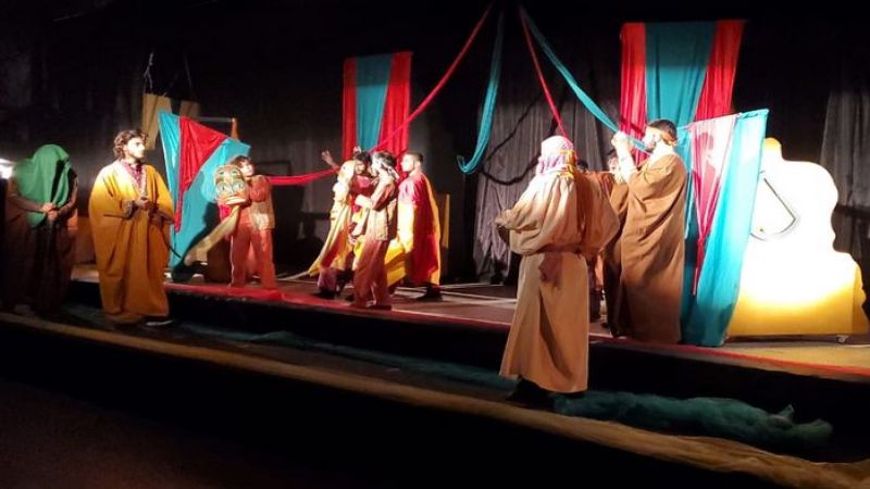 عرض العمل المسرحي العاشورائي "طريق الشمس" في مقام السيدة خولة (ع)