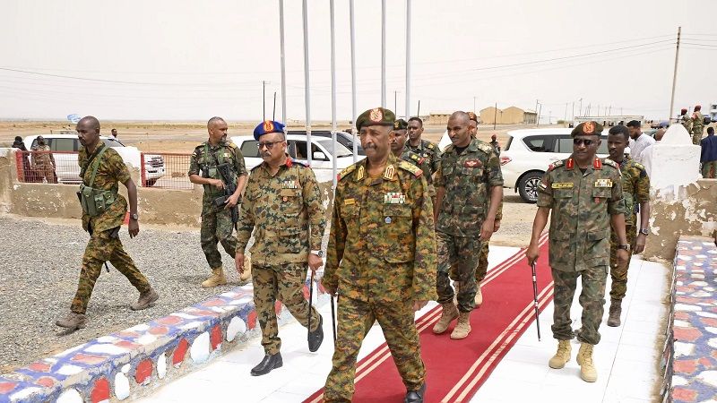 في أول زيارة له خارج السودان منذ بدء الحرب.. "البرهان" في مصر 