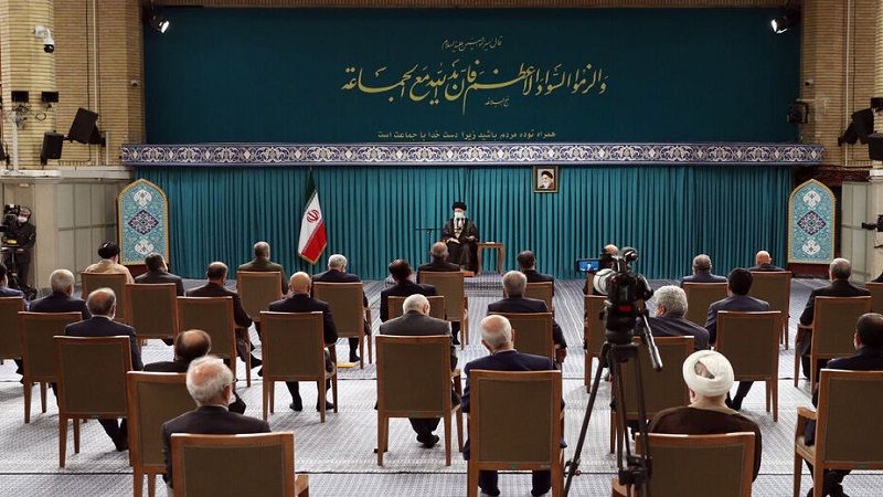 الإمام الخامنئي: لإجهاض الحظر المفروض