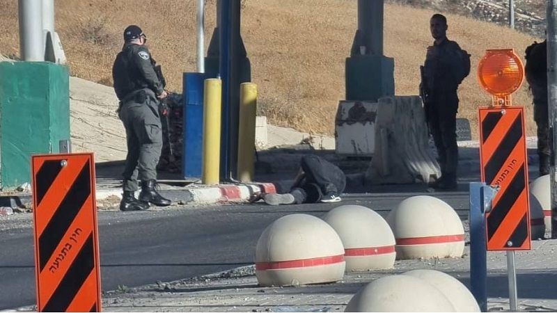 بذريعة تنفيذ عملية طعن قرب القدس..إصابة فلسطيني برصاص الاحتلال