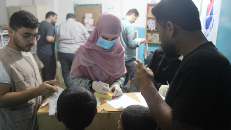 الهيئة الصحية تقيم أيامًا صحيةً مجانيةً في المخيمات الفلسطينية 
