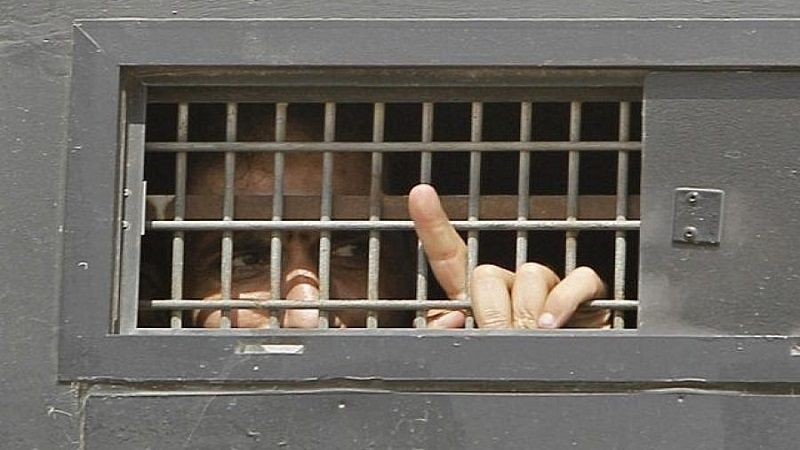 قوات القمع الصهيونية تقتحم قسمًا من معتقل "ريمون"