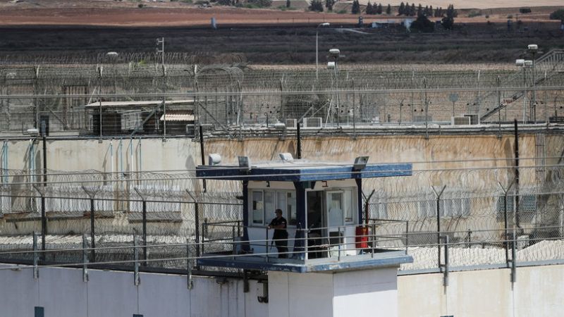 حالة من التوترفي سجن "جلبوع" عقب اقتحام تفتيش الاحتلال أقسامًا منه