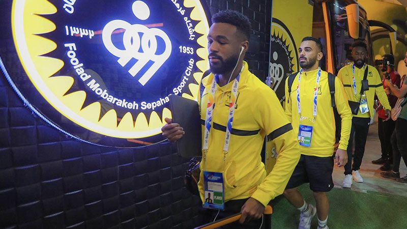بسبب "مجسّم" للشهيد سليماني.. نادي الاتحاد السعودي يغادر إيران دون خوض المباراة
