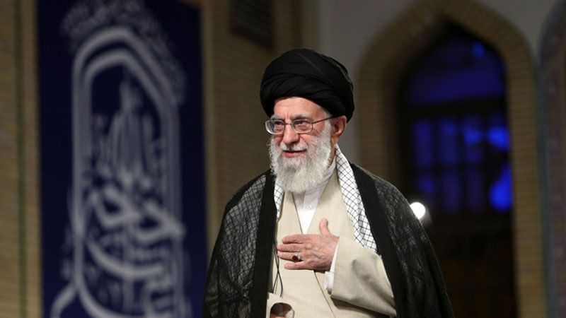 الإمام الخامنئي: نحتاج اليوم لقاعدة فكرية قوية ذات طابع هجومي