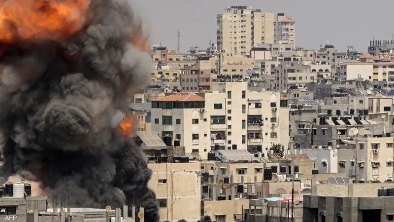الحرب على غزة.. الاحتلال يُجدّد اقتحام مجمع الشفاء  