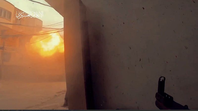 فيديو: مشاهد من استهداف مجاهدي القسام لآليات وجنود العدو المتوغلة في محاور مدينة غزة 