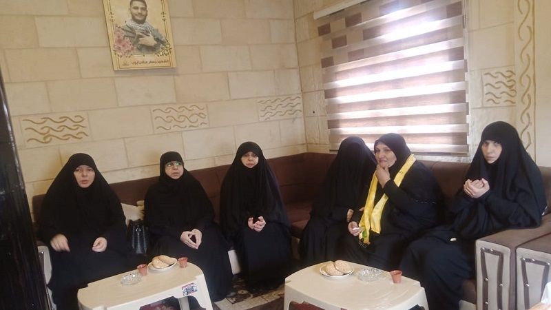 وفد من عوائل الشهداء القادة يزور عوائل "شهداء على طريق القدس" في البقاع