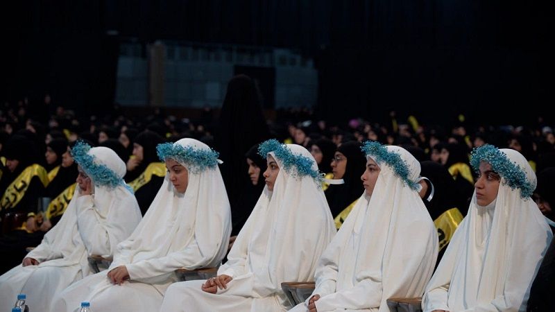 بالصور: الهيئات النسائية منطقة بيروت تقيم "حفل العباءة الزينبية"