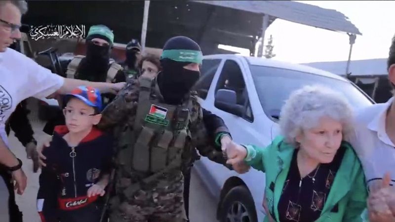 "القسام" تسلّم الدفعة السادسة من الأسرى الصهاينة