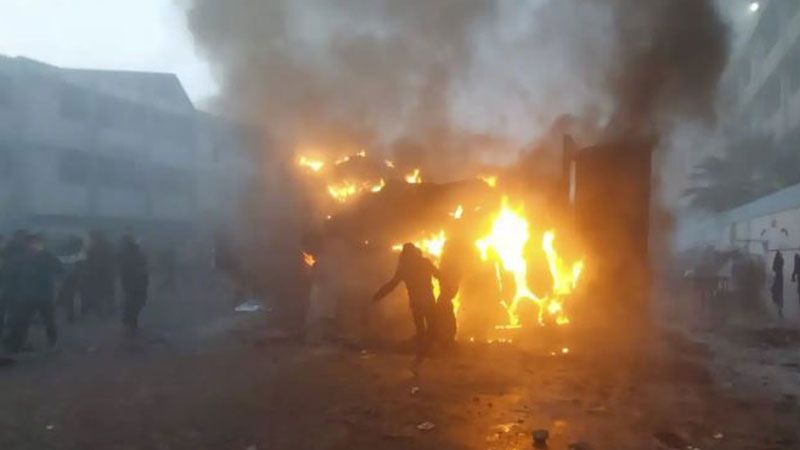 الاحتلال يقصف مراكز الإيواء بغزة بقنابل حارقة.. والقسام توقع قوتين خاصتين في كمينين