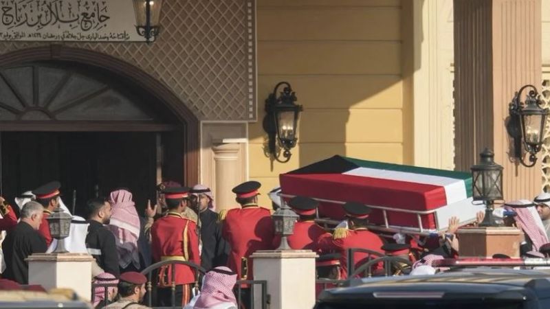 الكويت تشيّع أميرها الراحل نواف الصباح 