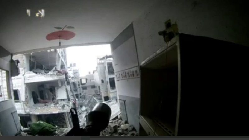 فيديو: استهداف قوة اسرائيلية خاصة متحصنة داخل مبنى وسط جباليا البلد 