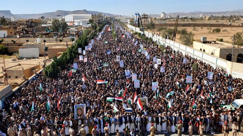 "اليمن وفلسطين خندق واحد"... مسيرات مليونية في صنعاء والمدن اليمنية الأخرى