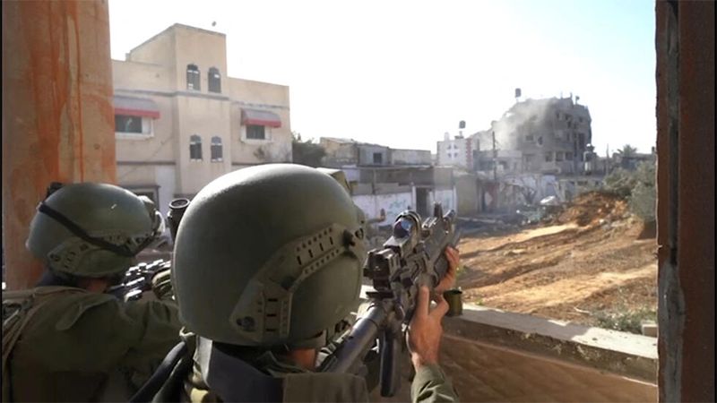 كاتب صهيوني: جميع من في "إسرائيل" يقاتلون للحفاظ على حكم نتنياهو