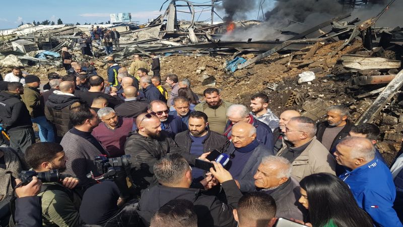 جولة ميدانية للإعلاميين في الغازية: رغم الدمار الذي خلّفه العدوان لن نيأس وسنكمل