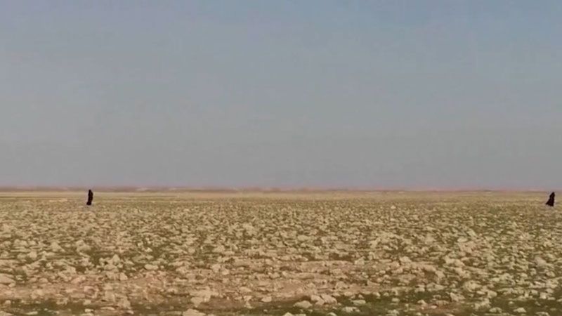 "العهد" يلتقي ناجين من مجازر الكمأة في بادية دير الزور