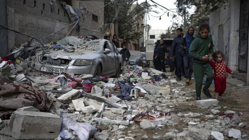 العدوان على غزّة.. الاحتلال يقصف رفح ويقتحم مستشفى ناصر بخان يونس